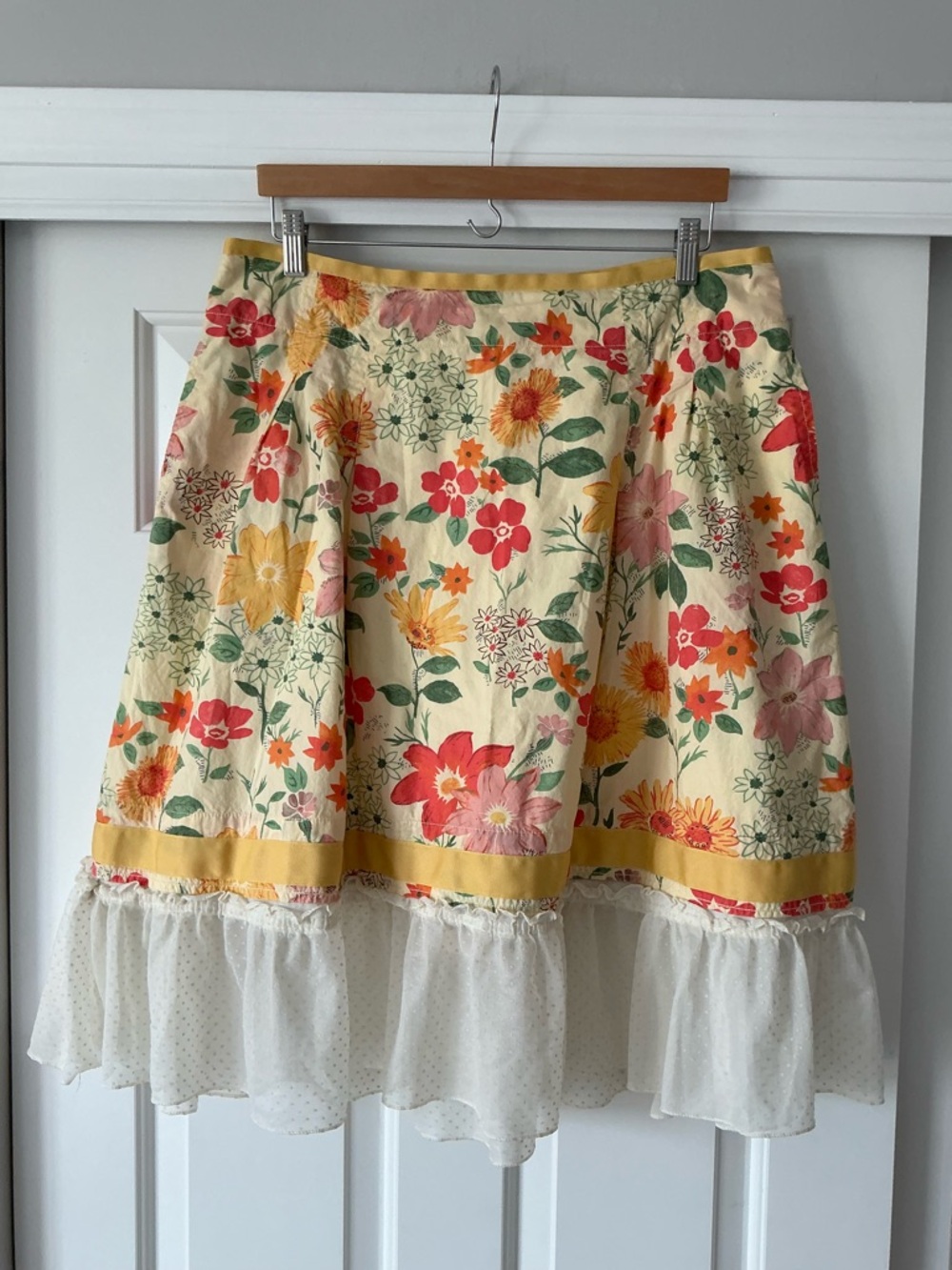 Vintage L.L. Bean Cream Floral A-Line Skirt with Ruffled Hem 14Pet